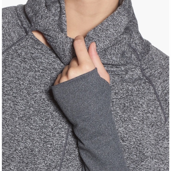 Gwen Cozy Pullover Size Medium - Picture 4 of 16